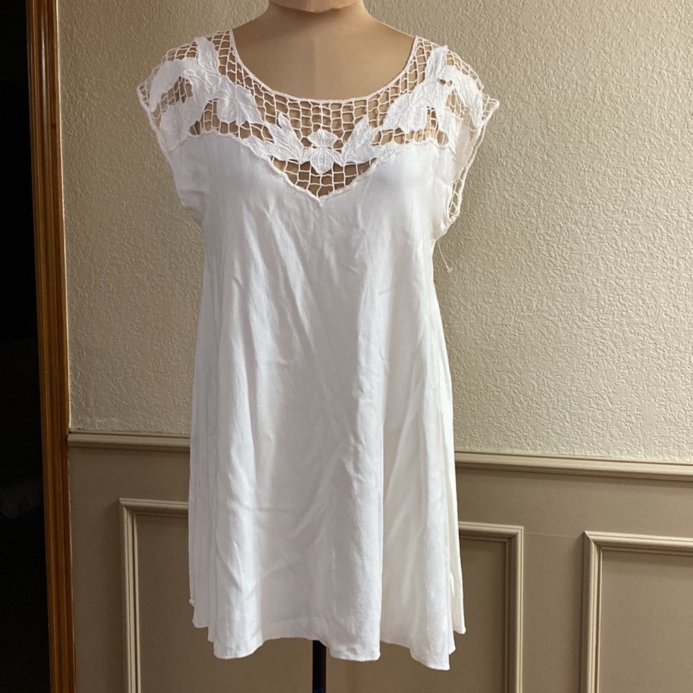 Urban Outfitters Kimchi Blue tropical floral crochet lace‎  boat-neck mini dress